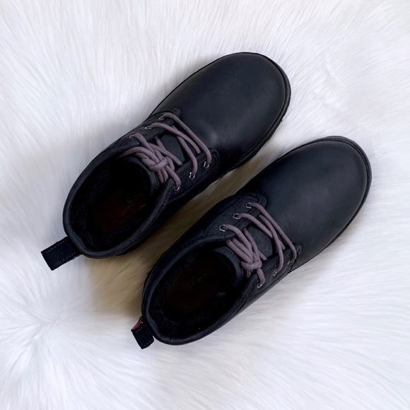 UGG Men’s Neumel Waterproof Chukka Boots In Black - Picture 2 of 8